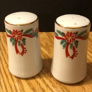 Christmas salt and pepper shakers